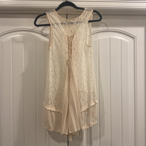 Cream with lace and tie back top - Picture 2 of 2